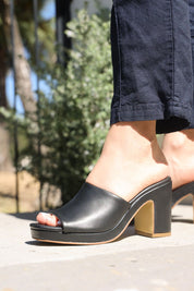 7001R Nairobi Negro