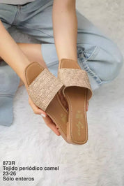 873R Tejido Periódico Camel
